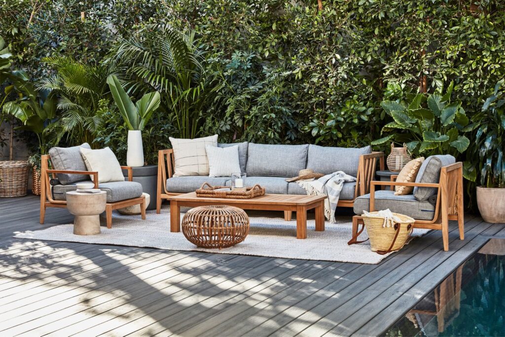 Selecting the Perfect Driftwood Outdoor Furniture